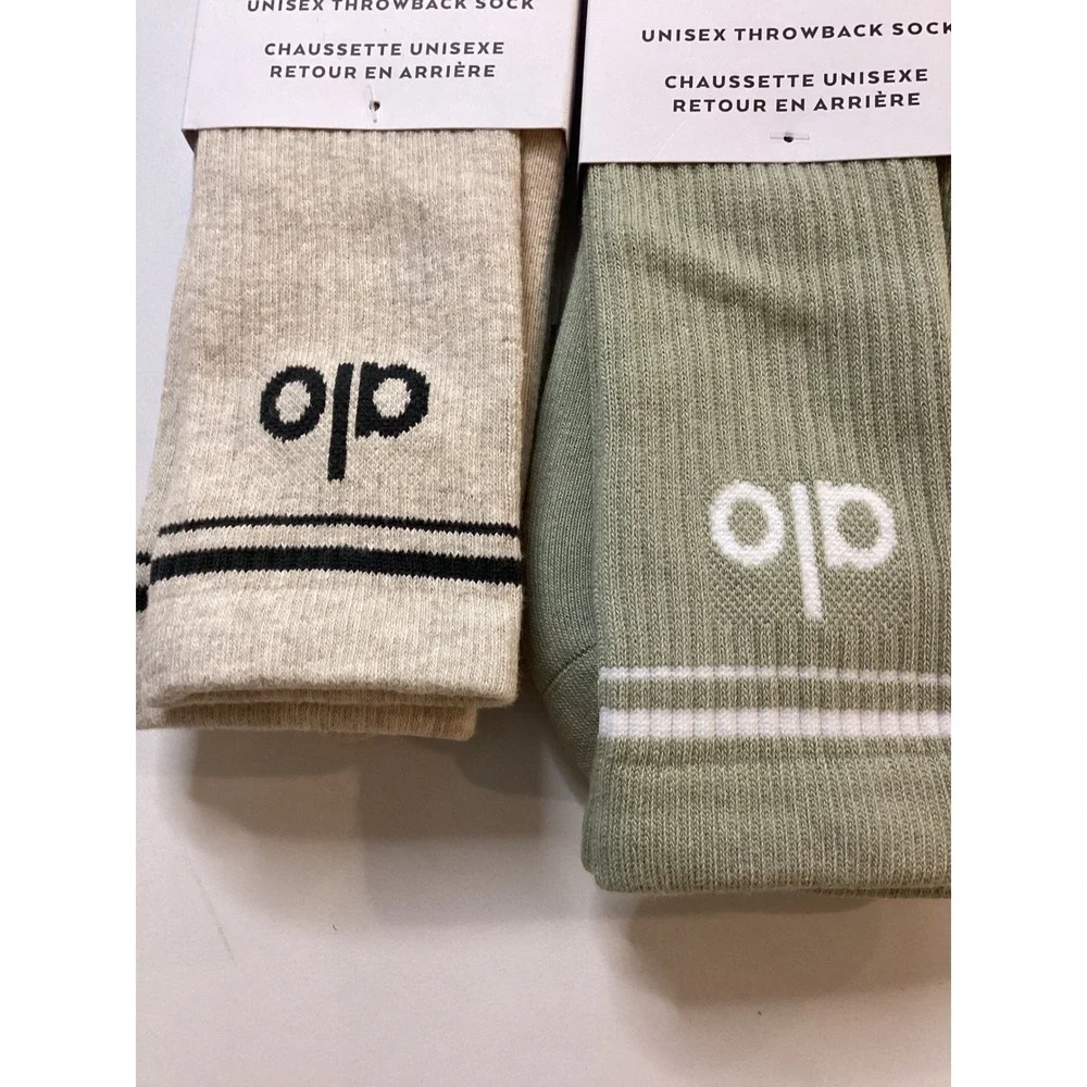 Alo Yoga Unisex Throwback Sock Bundle 2 Pairs Oatmeal Limestone Green Medium NWT